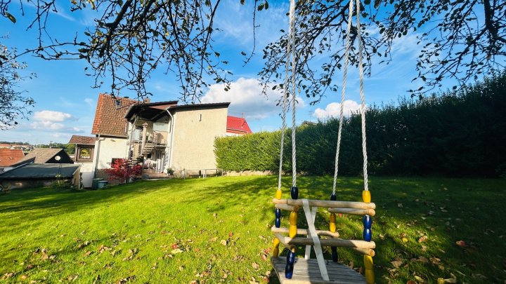 Zwei Wohnungen, ein Zuhause – Ihr Familiendomizil mit Weitblick in Püttlingen