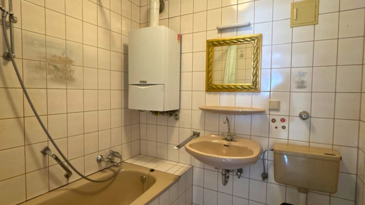 Schöne 2 ZKB-Wohnung mit EBK, Terrasse, Garten + Stellplatz in SLS - Picard