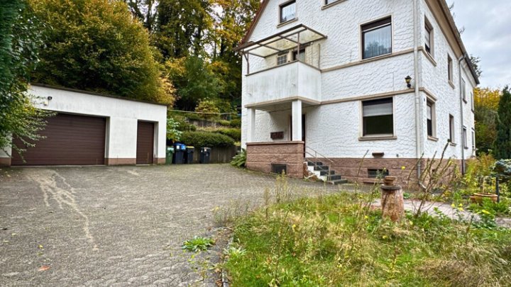 2-Familienhaus mit Bauplatz in guter Lage von Fechingen