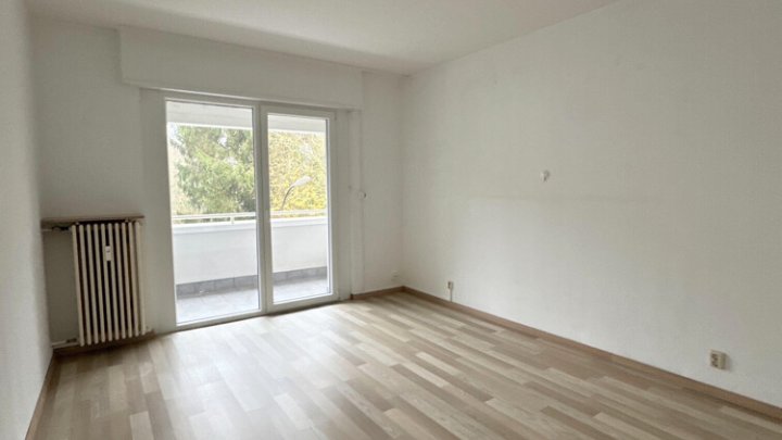 Gepflegte 3-ZKB-Wohnung im EG mit Loggia & Terrasse in ruhiger stadtnaher Lage