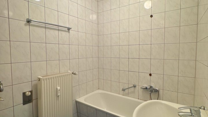Gepflegte 3-ZKB-Wohnung im EG mit Loggia & Terrasse in ruhiger stadtnaher Lage