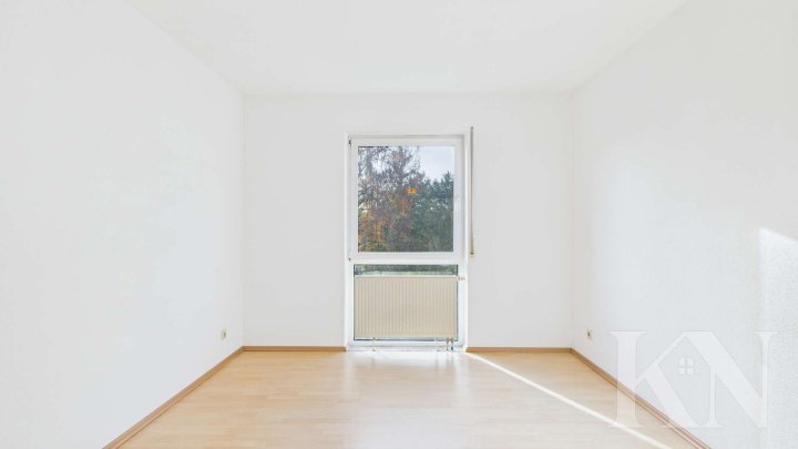 Großzügige 3-Zimmer-Mietwohnung mit Weitblick ins Grüne und Stellplatz!