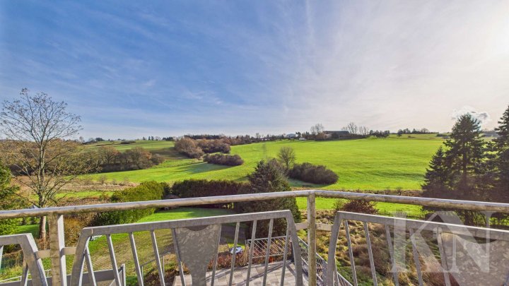 Großzügige 3-Zimmer-Mietwohnung mit Weitblick ins Grüne und Stellplatz!