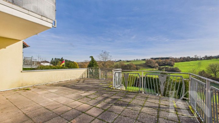 Großzügige 3-Zimmer-Mietwohnung mit Weitblick ins Grüne und Stellplatz!