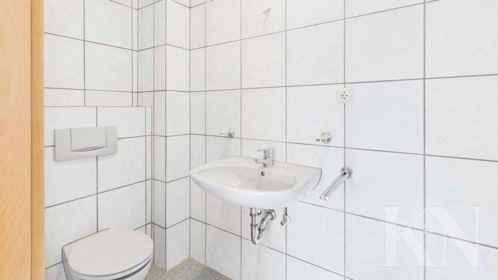 Großzügige 3-Zimmer-Mietwohnung mit Weitblick ins Grüne und Stellplatz!