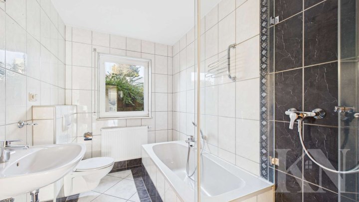 Großzügige 3-Zimmer-Mietwohnung mit Weitblick ins Grüne und Stellplatz!