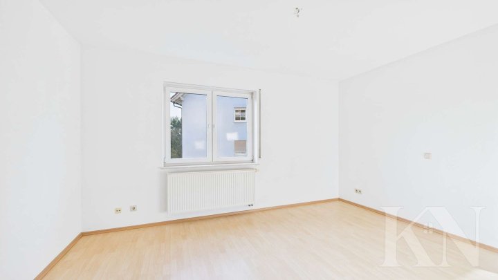 Großzügige 3-Zimmer-Mietwohnung mit Weitblick ins Grüne und Stellplatz!