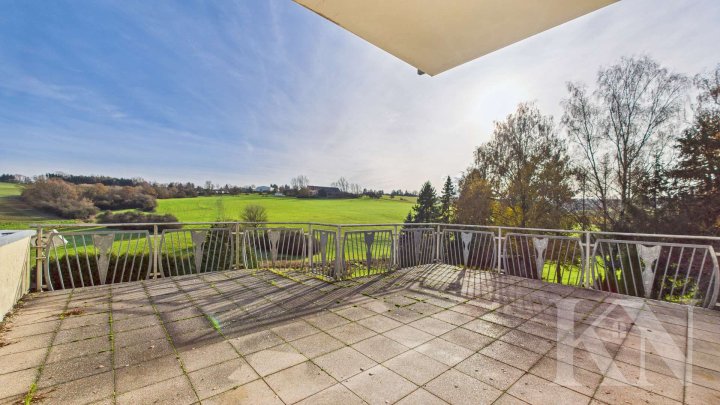 Großzügige 3-Zimmer-Mietwohnung mit Weitblick ins Grüne und Stellplatz!