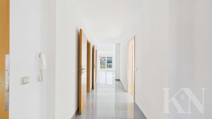 Großzügige 3-Zimmer-Mietwohnung mit Weitblick ins Grüne und Stellplatz!