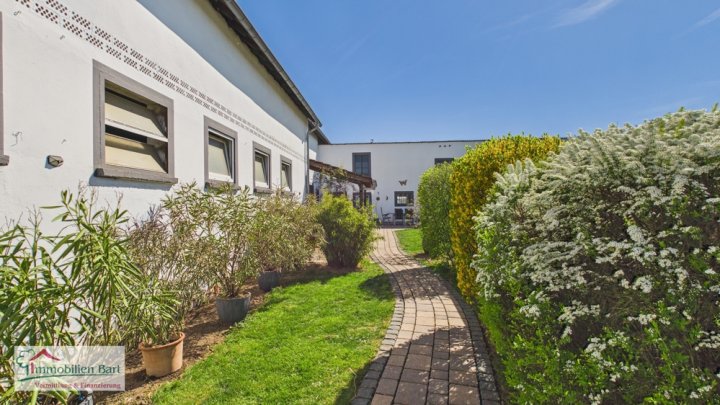 BAUERNHOF MIT VIEL PLATZ AUF 45 AR!