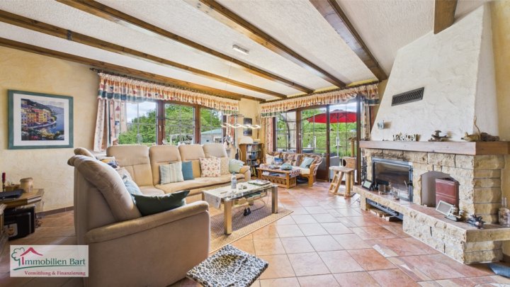 LOSHEIM: GEPFLEGTES WOHNHAUS MIT TOLLEN AUSSENANLAGEN