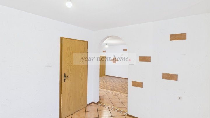 Wohnhaus mit 3 Wohnungen zu verkaufen. Der Preis ist heiß !!!