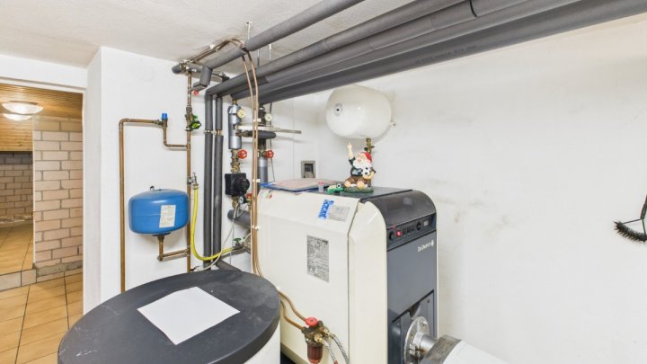 Wohnhaus mit 3 Wohnungen zu verkaufen. Der Preis ist heiß !!!