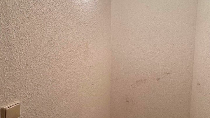 Gepflegte 2-ZKB-Wohnung mit Balkon & Außenstellplatz