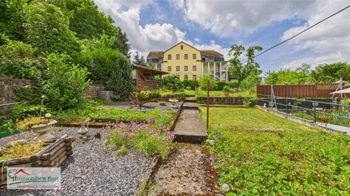 GRENZE L-SCHENGEN: GEPFLEGTES WOHNHAUS MIT GARTEN UND GARAGE