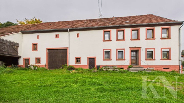 Einfamilienhaus mit Scheune und Ausbaupotenzial in Marpingen-Urexweiler!