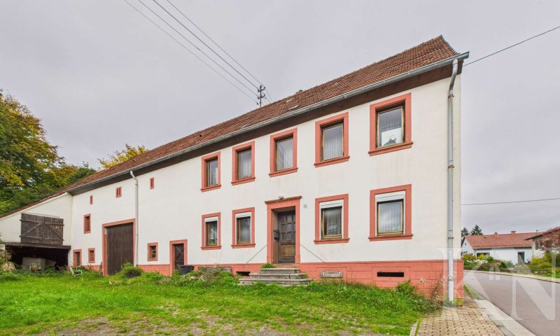Einfamilienhaus mit Scheune und Ausbaupotenzial in Marpingen-Urexweiler!