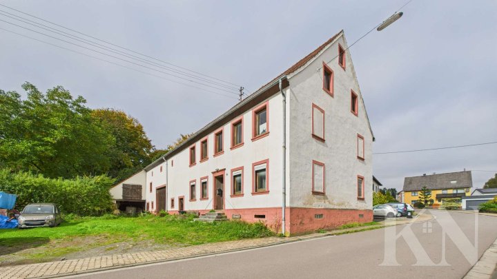 Einfamilienhaus mit Scheune und Ausbaupotenzial in Marpingen-Urexweiler!