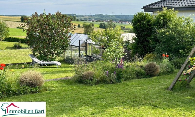 WOHNHAUS MIT SEPARATEM BAUGRUNDSTÜCK IN GRENZNÄHE