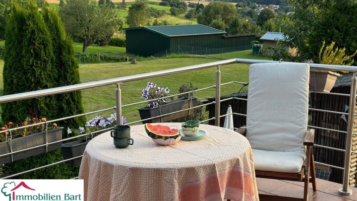 WOHNHAUS MIT SEPARATEM BAUGRUNDSTÜCK IN GRENZNÄHE