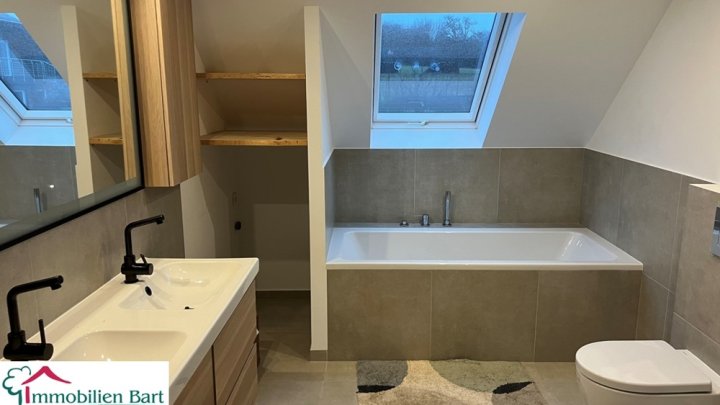 WOHNHAUS MIT SEPARATEM BAUGRUNDSTÜCK IN GRENZNÄHE