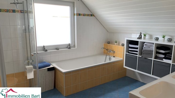 NITTEL: WOHNHAUS MIT KELLER + PHOTOVOLTAIK AM ORTSRAND!