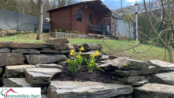 NITTEL: WOHNHAUS MIT KELLER + PHOTOVOLTAIK AM ORTSRAND!