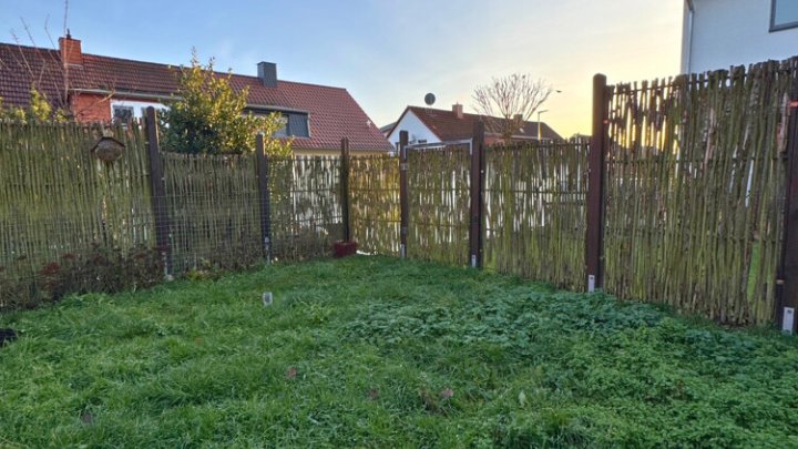 Gut geschnittenes Einfamilienhaus mit Garage und Garten