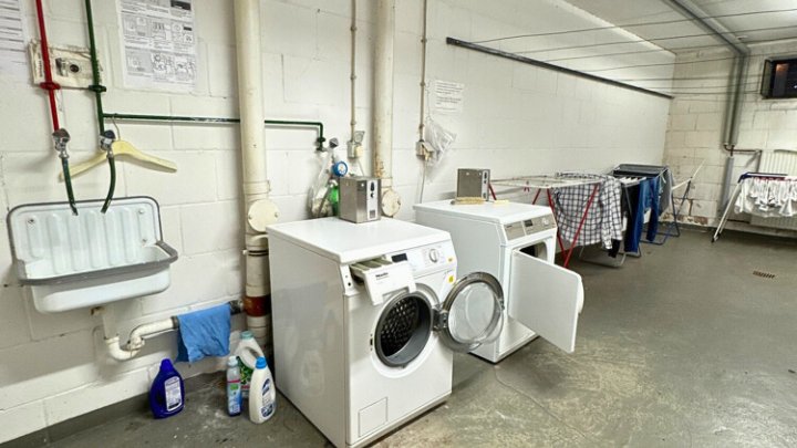 Gepflegte 2-ZKB-Wohnung mit Balkon & Außenstellplatz