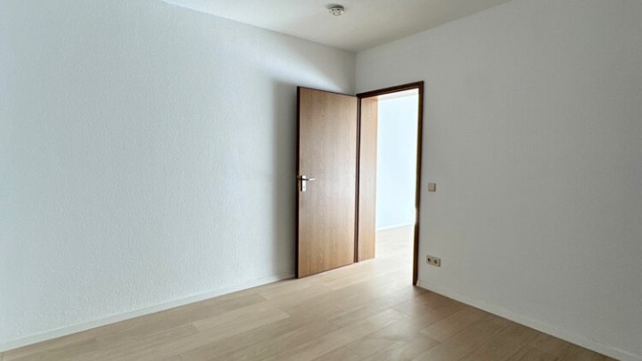 Gepflegte 2-ZKB-Wohnung mit Balkon & Außenstellplatz