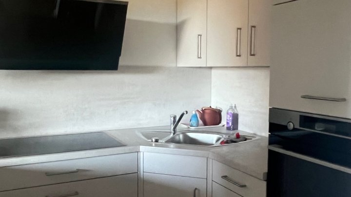 Neu renovierte möblierte 1,5 Zimmer Wohnung in Saarbrücker Innenstadt zu verkaufen