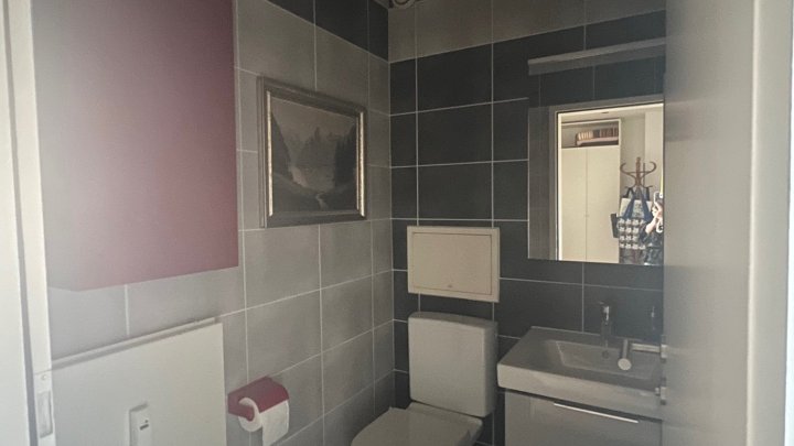 Neu renovierte möblierte 1,5 Zimmer Wohnung in Saarbrücker Innenstadt zu verkaufen