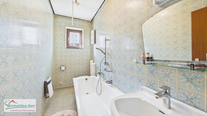 SERRIG (BEI SAARBURG ) WOHNHAUS MIT 2 WOHNUNGEN