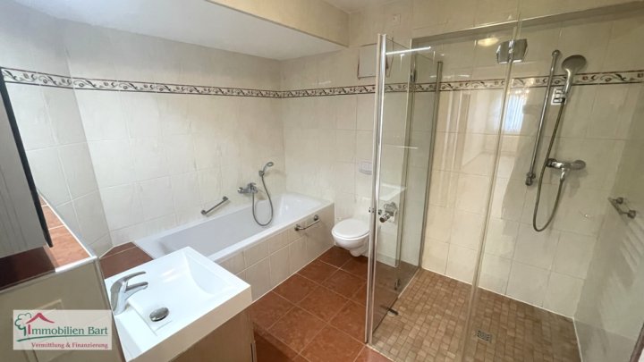 PERL: CHARMANTE ERDGESCHOSSWOHNUNG / 3 SCHLAFZIMMER / RUHIGE LAGE!