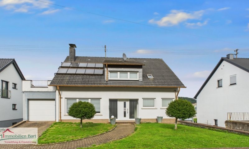 REHLINGEN:

WOHNHAUS / 267 M² WOHNFLÄCHE / GR. GARTEN / GARAGE / CARPORT / WEITBLICK!