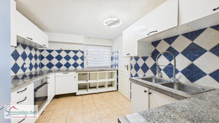 REHLINGEN:

WOHNHAUS / 267 M² WOHNFLÄCHE / GR. GARTEN / GARAGE / CARPORT / WEITBLICK!