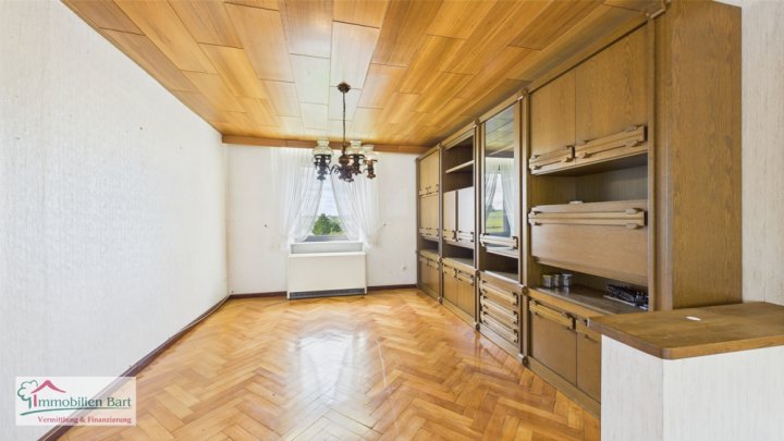 15 MIN. BIS L-REMICH: WOHNHAUS MIT ELW + GROSSER GARAGE