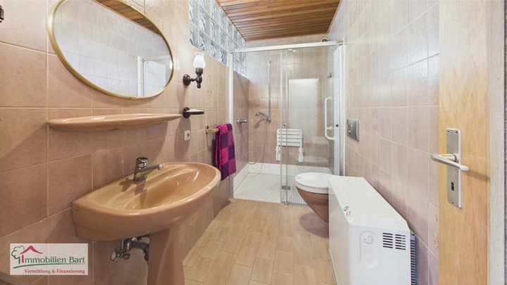 15 MIN. BIS L-REMICH: WOHNHAUS MIT ELW + GROSSER GARAGE