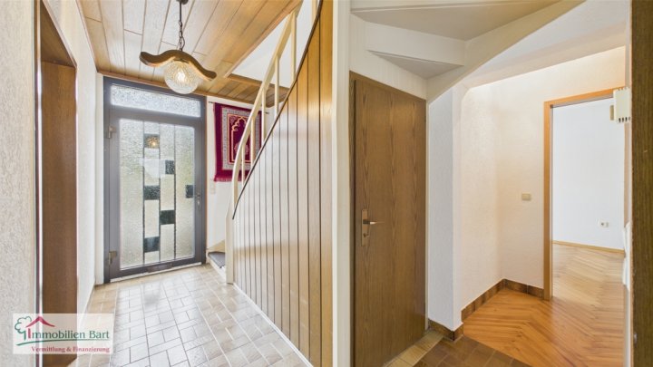 15 MIN. BIS L-REMICH: WOHNHAUS MIT ELW + GROSSER GARAGE