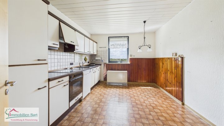 15 MIN. BIS L-REMICH: WOHNHAUS MIT ELW + GROSSER GARAGE