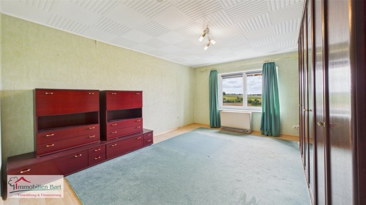 15 MIN. BIS L-REMICH: WOHNHAUS MIT ELW + GROSSER GARAGE