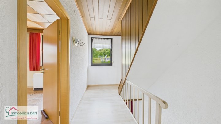 15 MIN. BIS L-REMICH: WOHNHAUS MIT ELW + GROSSER GARAGE