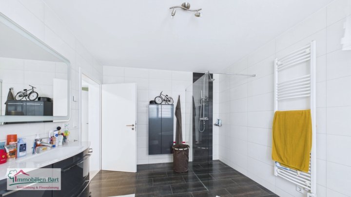 NENNIG: NEUWERTIGES, MASSIVES WOHNHAUS IN TOP LAGE AN DER GRENZE LUXEMBURG!