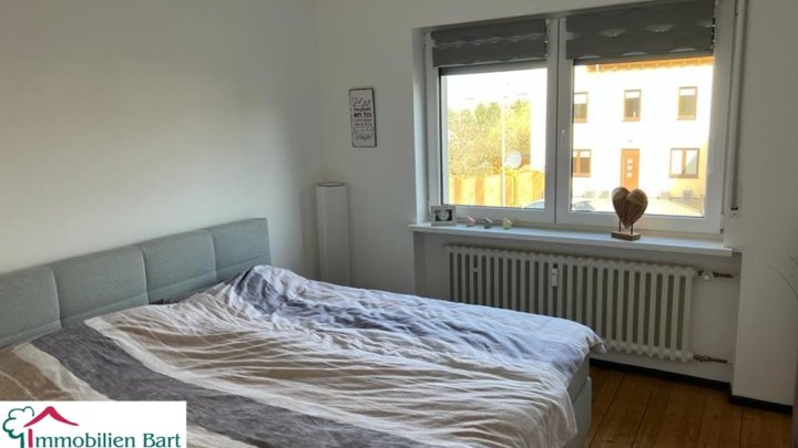 348 M² WFL. , 3 WOHNUNGEN + GARAGEN + GARTEN + AUSBAUPOTENZIAL!