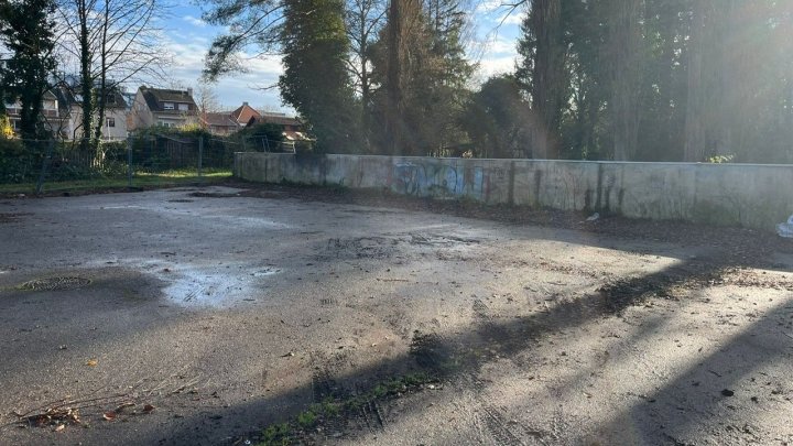 Gewerbeeinheit auf einem großen zentral gelegenen Grundstück in Wadgassen zu verkaufen