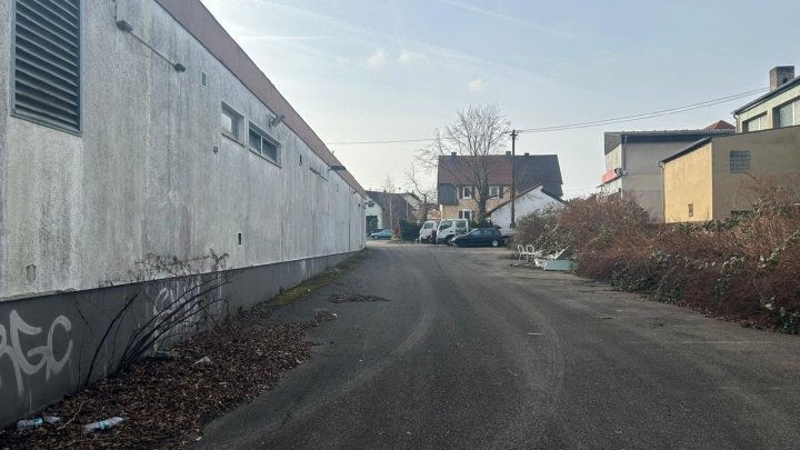 Gewerbeeinheit auf einem großen zentral gelegenen Grundstück in Wadgassen zu verkaufen