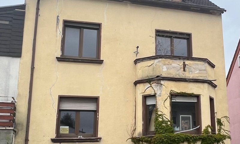 Ein Investoren-Juwel: Sanierungsbedürftiges 3-Familienhaus mit Potenzial plus einem zusätzlich Baugrundstück in Saarlouis