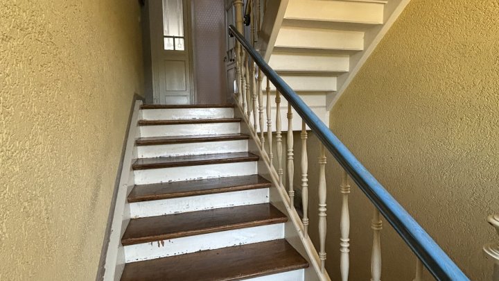 Liebhaberobjekt - einseitig angebautes historisches Vierfamilienhaus in Illingen zu verkaufen