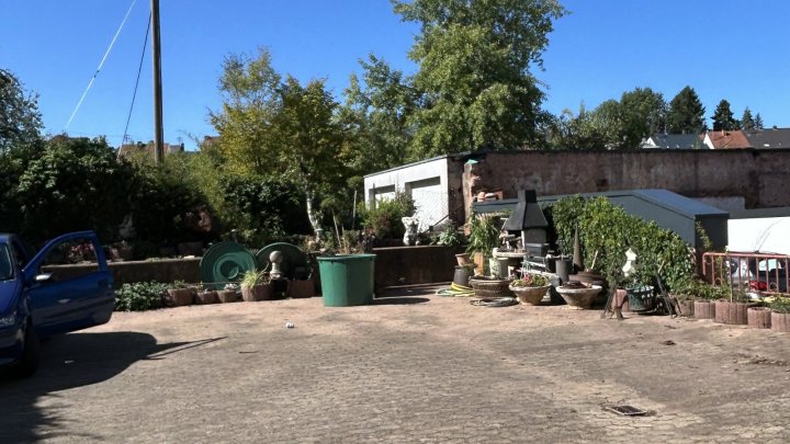 Liebhaberobjekt - einseitig angebautes historisches Vierfamilienhaus in Illingen zu verkaufen