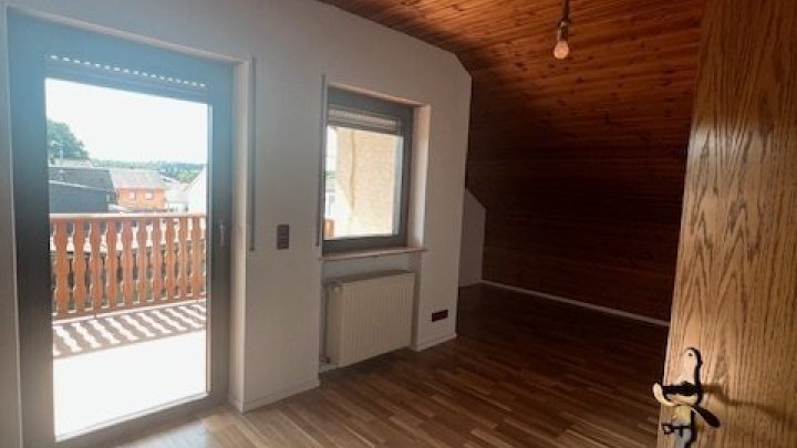 Großzügiges freistehendes 1-2 Familienhaus in ruhiger Lage in Saarwellingen zu verkaufen